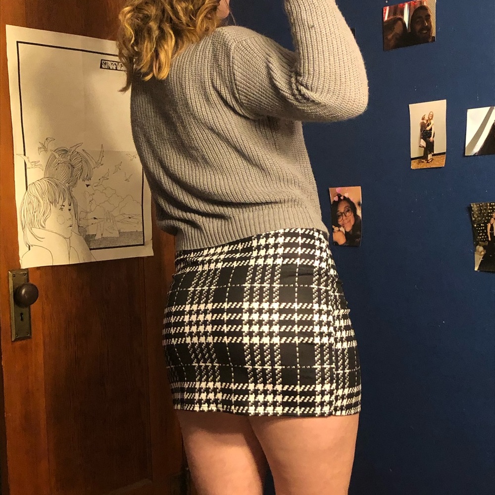 Cropped Sweater - Picture 2 of 2